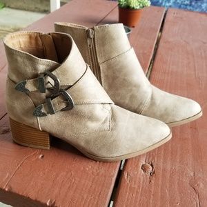 Tan Buckle Boots (9) Qupid Heel